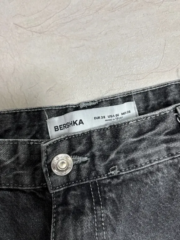 Bershka Loose Fit Jeans – Grau Anthrazit – Gr. 38 (M)