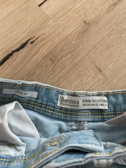 Bershka Push Up 34 Jeans Short