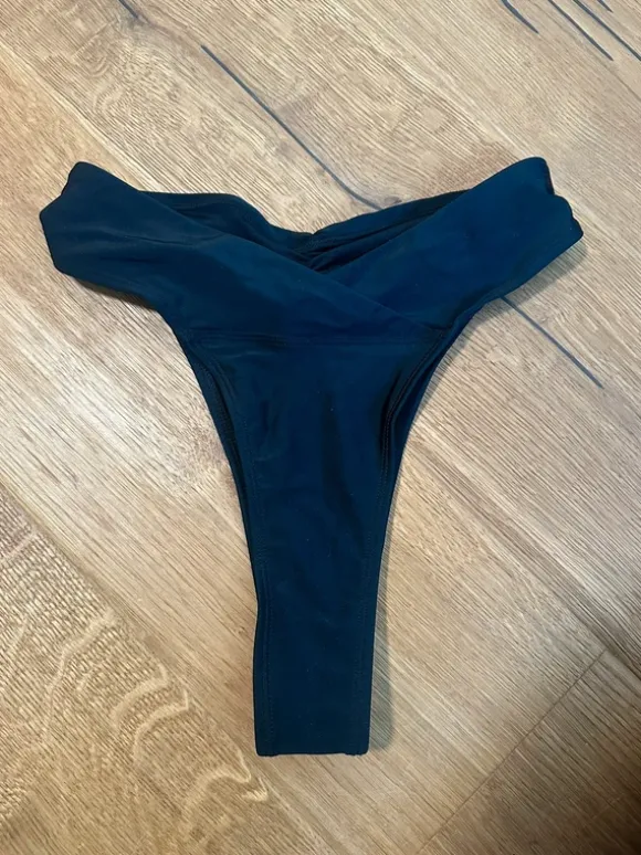 Bikini Hose mit hohem beinausschnitt