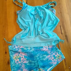 Bikini ungetragen mit Shorts
