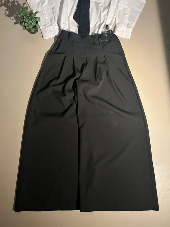 Black Baggy Pleated Trousers
