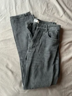 black mum jeans