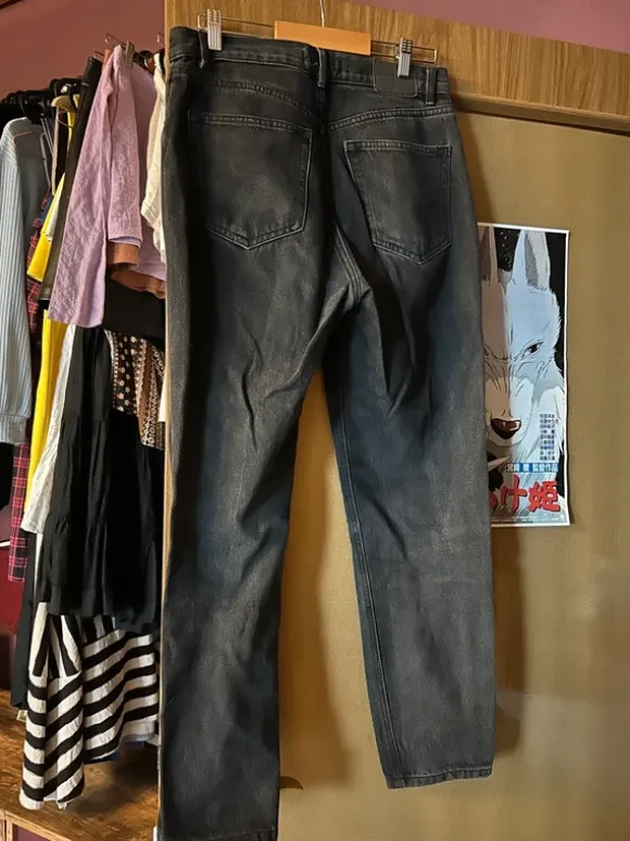 black mum jeans