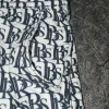 Black Quad weiße Badeshort mit schwarzen Schriftzügen