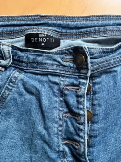 Blaue Damen Jeans mit Knöpfen