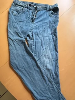 Blaue Damen Jeans mit Knöpfen
