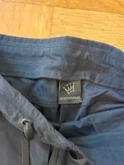 Blaue Hose
