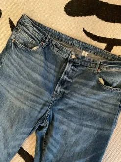 Blaue Slim Straight Jeans