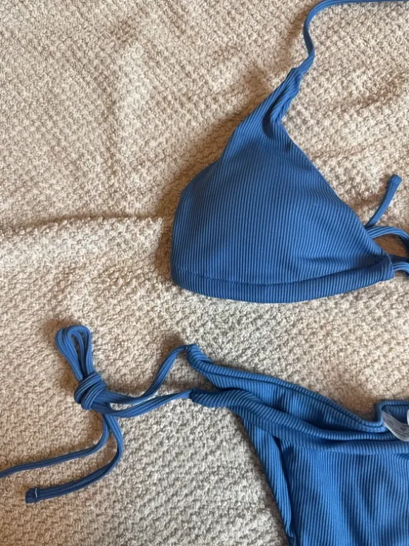 Blauer Bikini