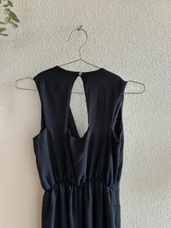 Blauer lockerer Jumpsuit für den Sommer