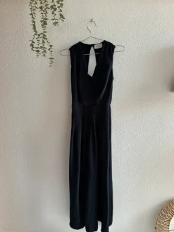 Blauer lockerer Jumpsuit für den Sommer