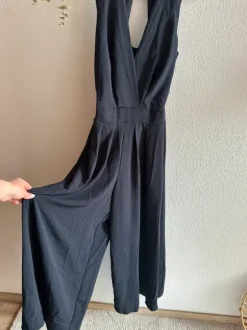 Blauer lockerer Jumpsuit für den Sommer