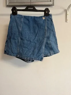 Blaues Jeans-Skort
