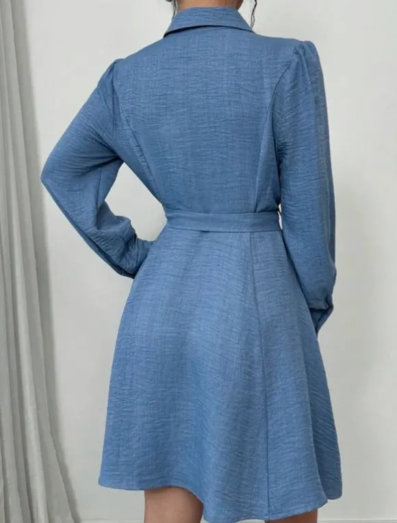 Blaues knielanges Kleid