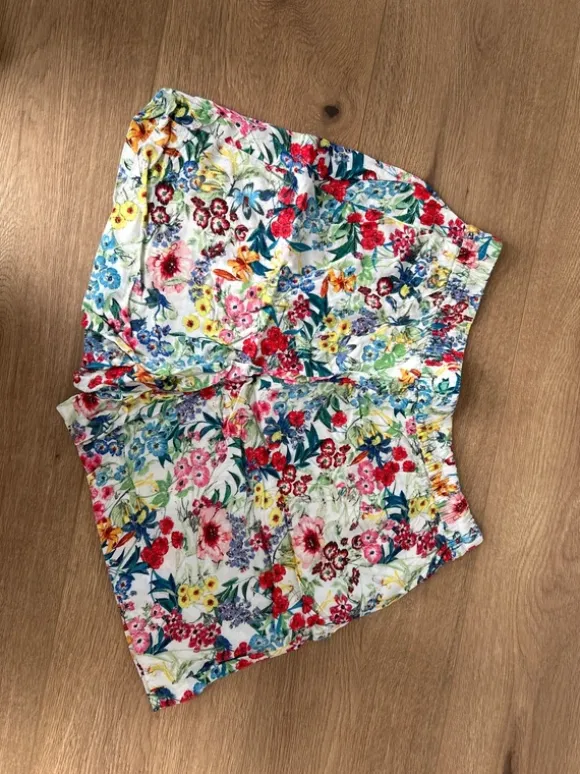 Blümchen Shorts mit Taschen
