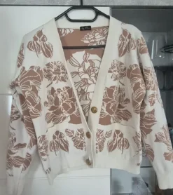 Blumenmotiv beige creme weiss Pulli Cardigan 36 38 S M unbenutz