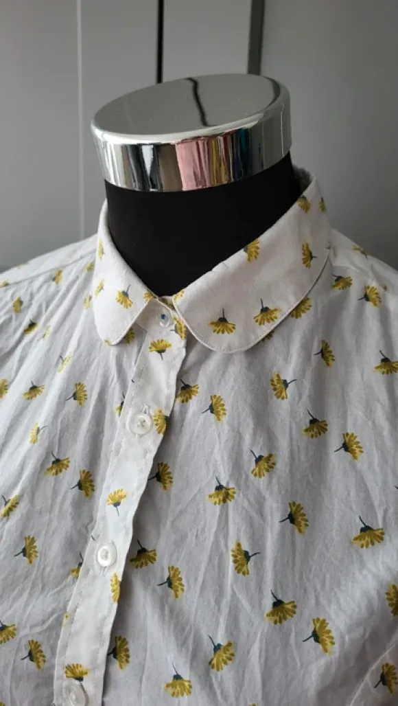 Bluse weiß Blumen Bubikragen 34 XS KEW 159