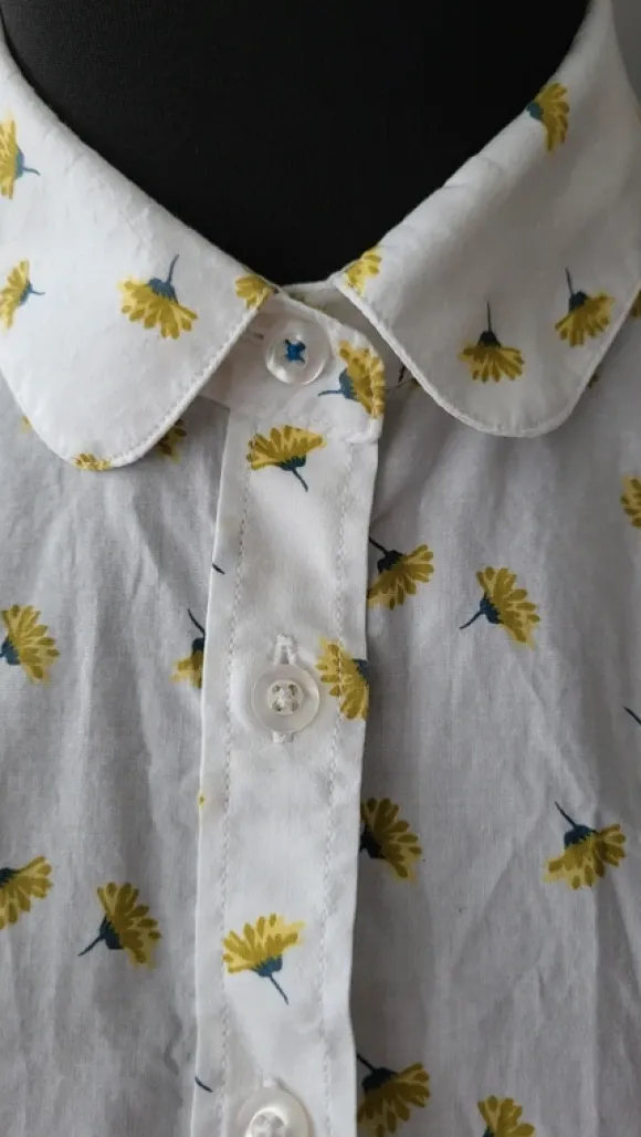 Bluse weiß Blumen Bubikragen 34 XS KEW 159