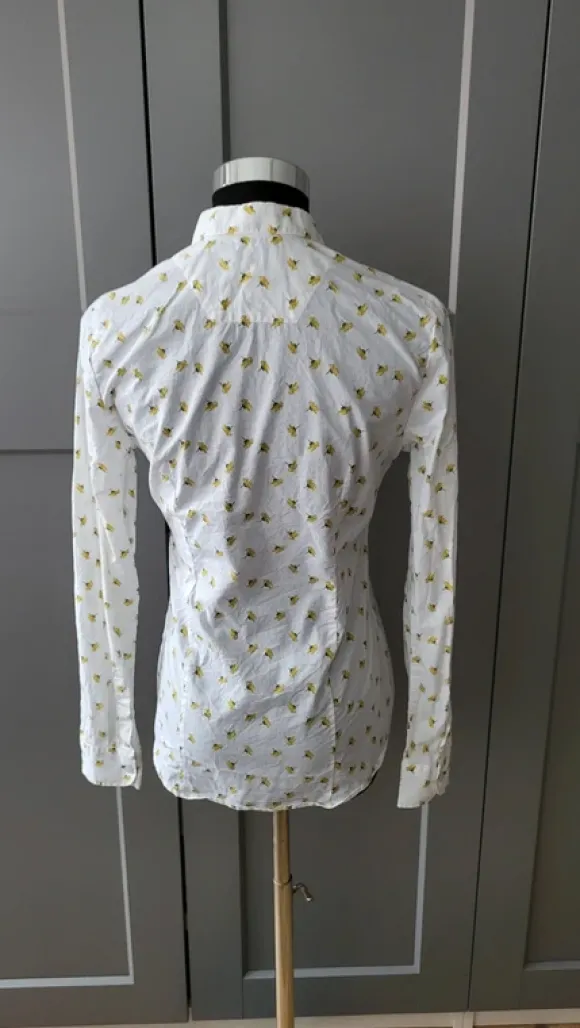 Bluse weiß Blumen Bubikragen 34 XS KEW 159