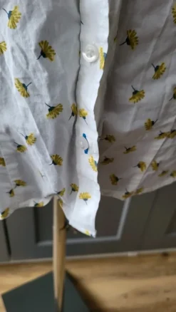 Bluse weiß Blumen Bubikragen 34 XS KEW 159
