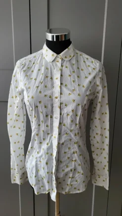 Bluse weiß Blumen Bubikragen 34 XS KEW 159