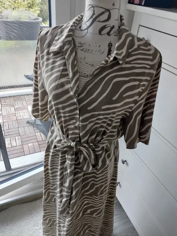 Blusenkleid