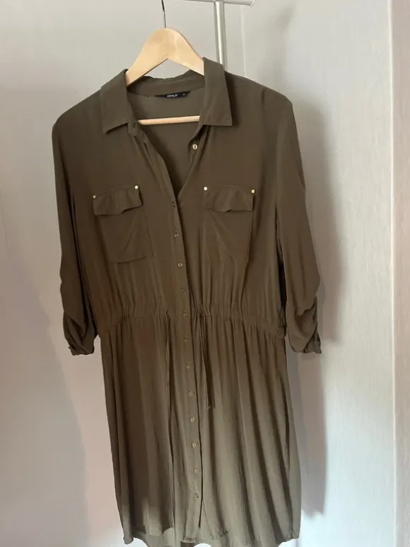 Blusenkleid