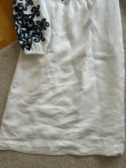 Boden Leinen Kleid 36 weiß mit blauen Applikationen
