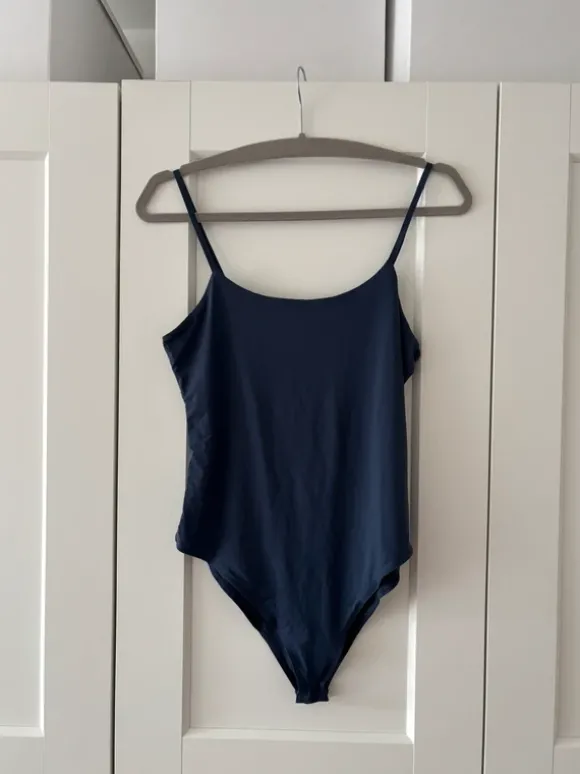 Body mit dünnen Trägern