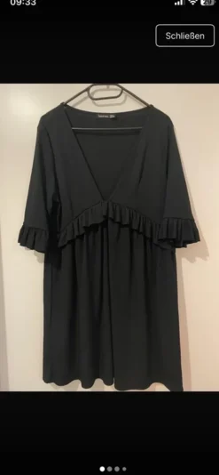 Boohoo Schwarzes Kleid V-Ausschnitt Gr. 40
