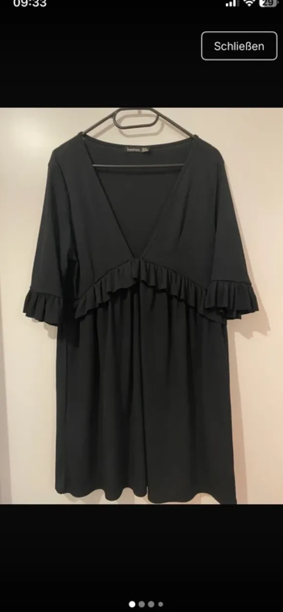 Boohoo Schwarzes Kleid V-Ausschnitt Gr. 40
