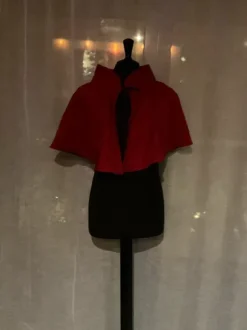 Bordeaux rook kort schouder cape