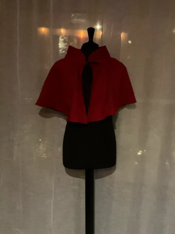 Bordeaux rook kort schouder cape