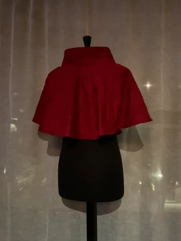 Bordeaux rook kort schouder cape