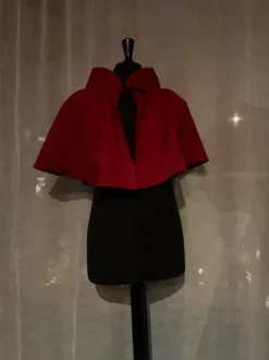 Bordeaux rook kort schouder cape