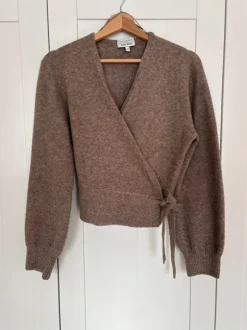 Braune Strickjacke von & Other Stories in Gr. S