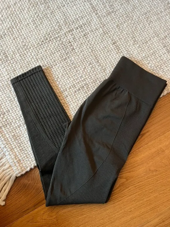 Braune/dunkelgrüne Sportleggins von H&M