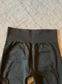 Braune/dunkelgrüne Sportleggins von H&M