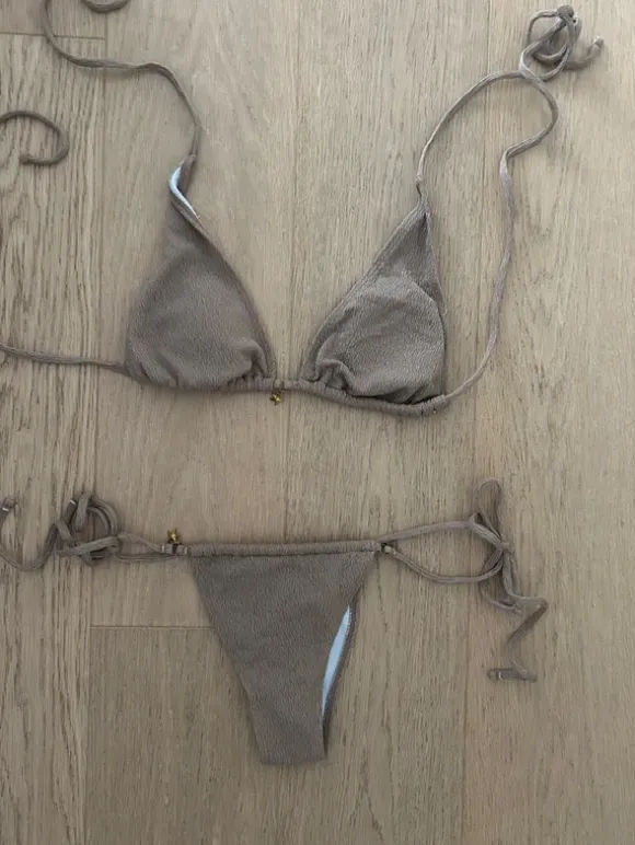 Brauner Bikini SHEIN Größe M – goldene Seesterne, strukturierter Stoff – guter Zustand
