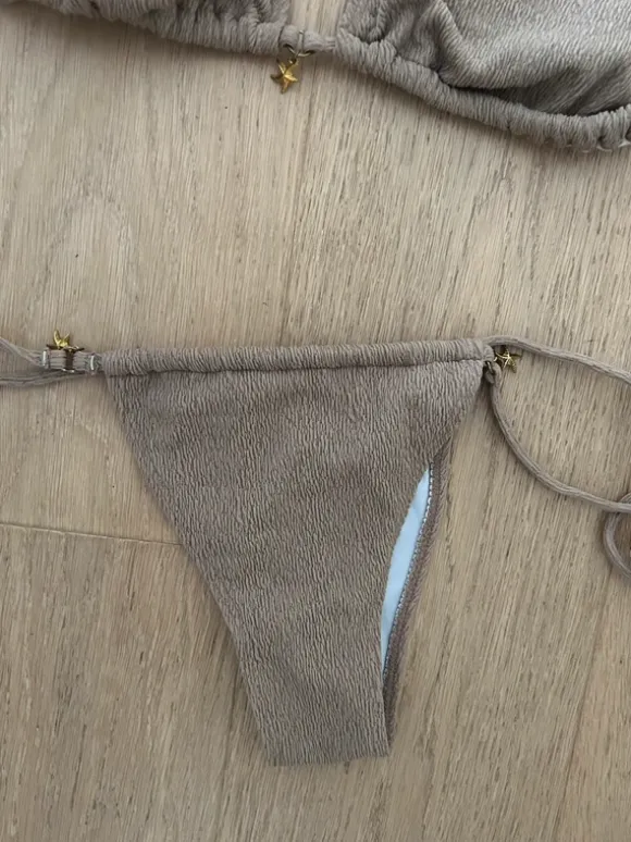 Brauner Bikini SHEIN Größe M – goldene Seesterne, strukturierter Stoff – guter Zustand
