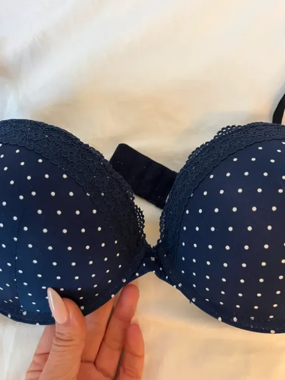 75C Wunderschöner Push-up BH mit Spitze von New Yorker in dunkelblau mit Punkten