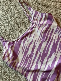 Calvin Klein Damen Badeanzug mit schönem Rückenausschnitt, Gr. XS