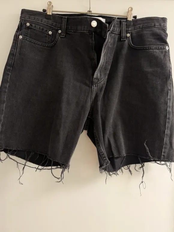 Calvin Klein kurze Jeanshose, schwarz, Größe XL