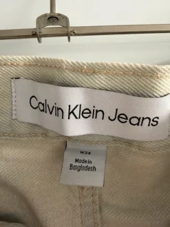 Calvin Klein kurze Jeanshose, Größe XL