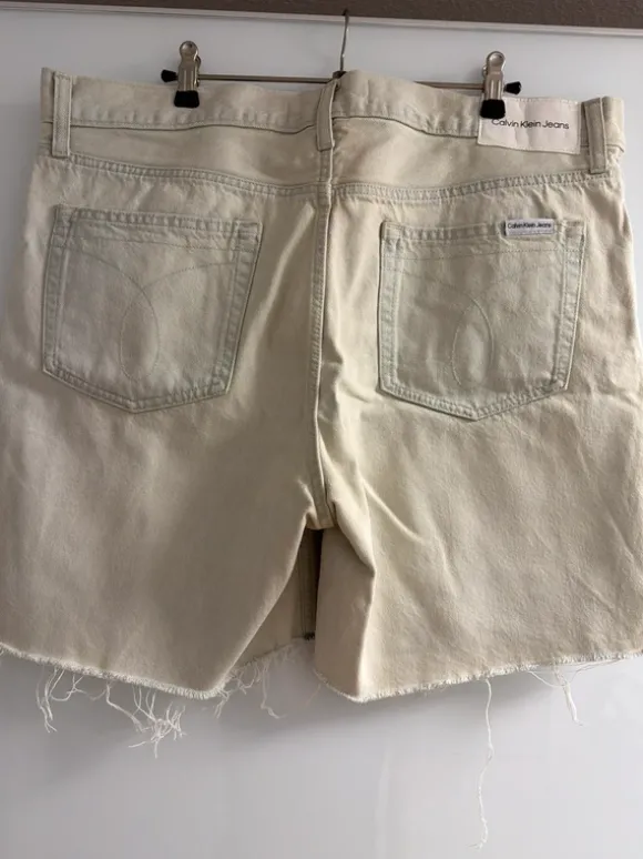 Calvin Klein kurze Jeanshose, Größe XL