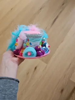 Candy Korsage mit Hut