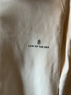 Capuchontrui Law of the Sea creme/ wit maat M