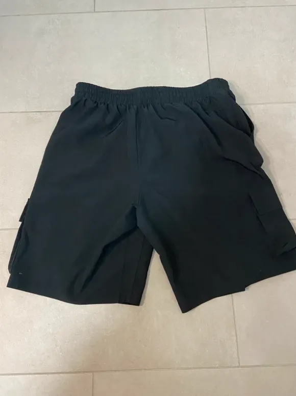 Cargo-Shorts in Schwarz – Größe l – sehr guter Zustand