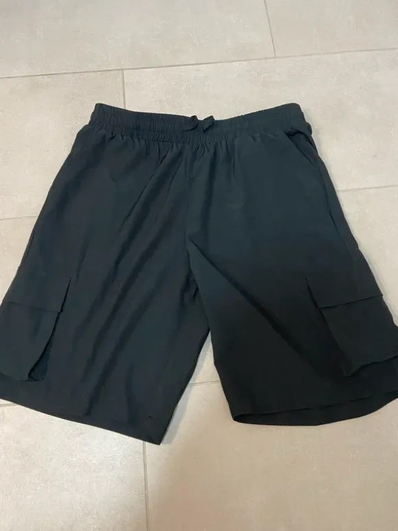 Cargo-Shorts in Schwarz – Größe l – sehr guter Zustand