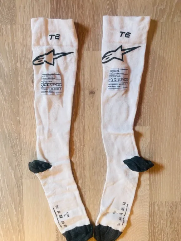 Chaussettes pilote Alpinestars FIA – Taille L – Homologuées jusqu’en 2034 – 2 paires dispo